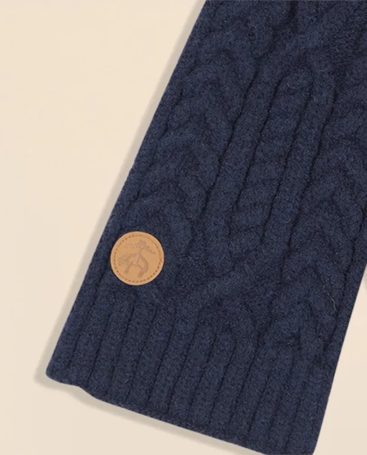 Cable Knit Keyhole Scarf