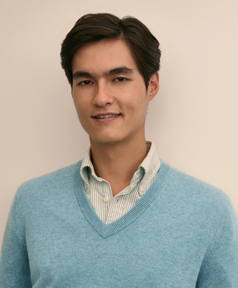 3-Ply Cashmere V-Neck Sweater, image 3