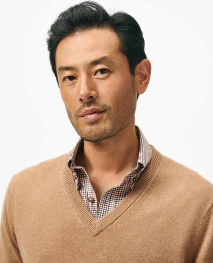 3-Ply Cashmere V-Neck Sweater, image 2