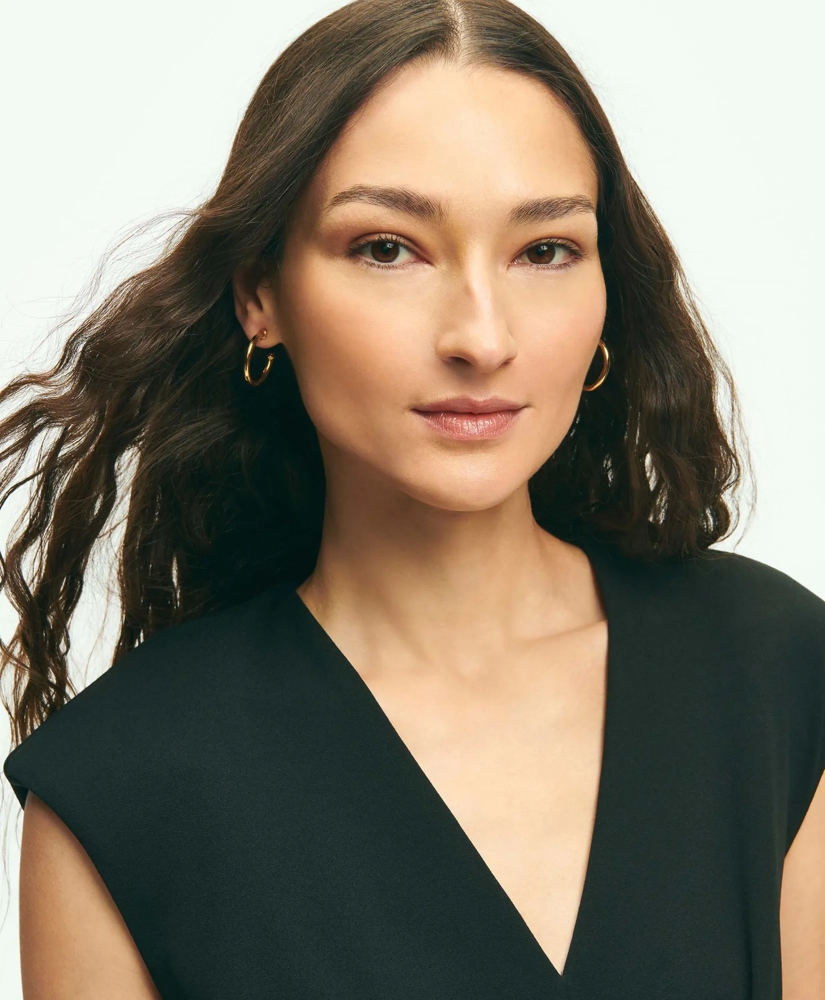 Cap Sleeve V-Neck Crepe Sheath Dress, image 3